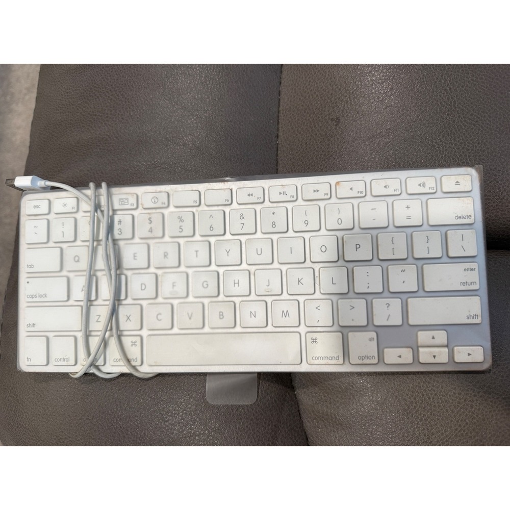 Apple Wired Keyboard A1242 EMC 2316 Silver White Compact USB Mac Aluminum